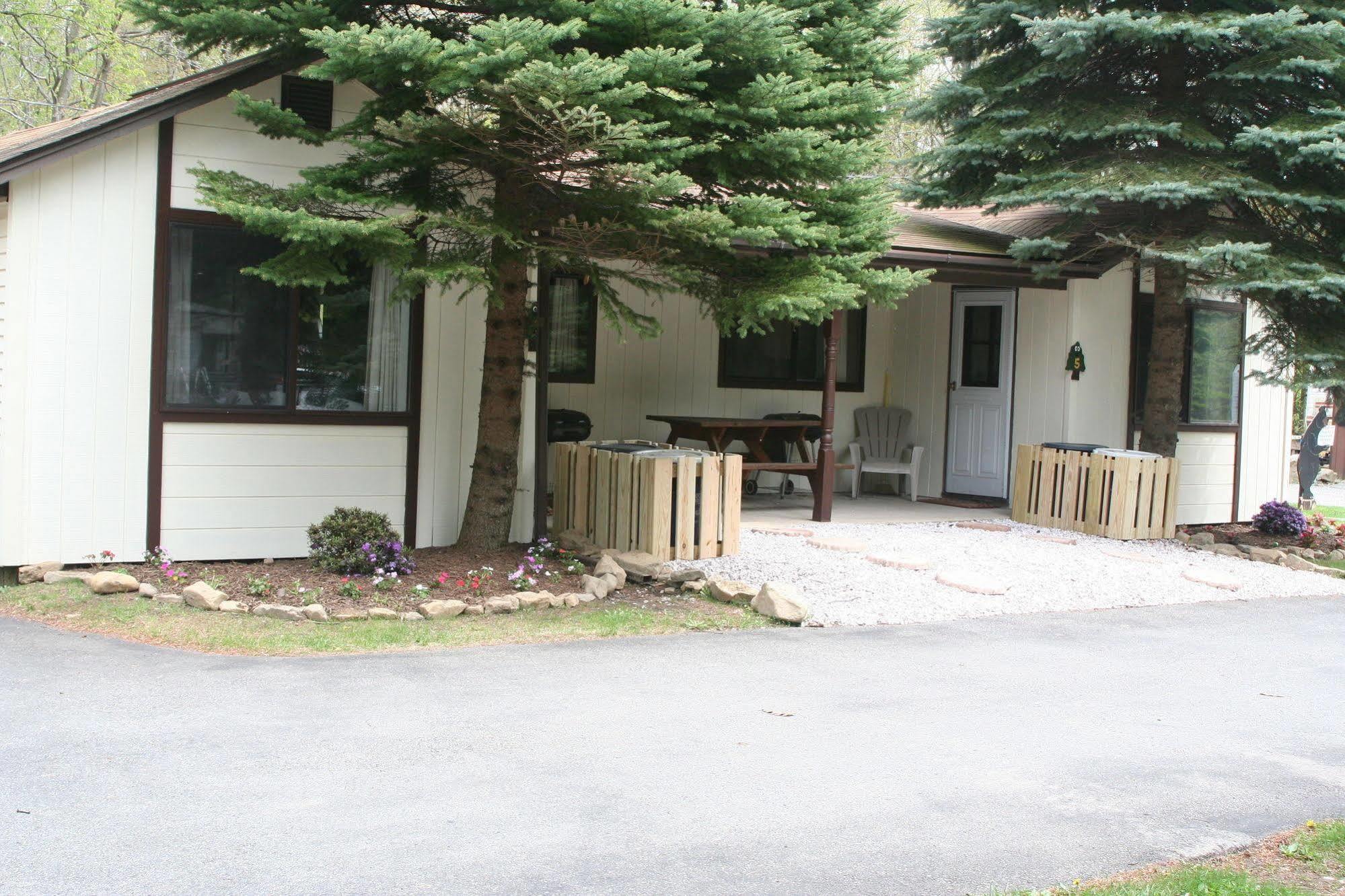 Hemlock Campground And Cottages Mount Pocono Exterior photo