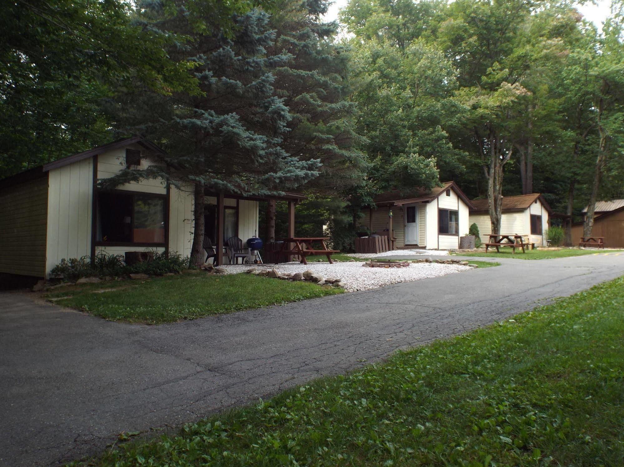 Hemlock Campground And Cottages Mount Pocono Exterior photo