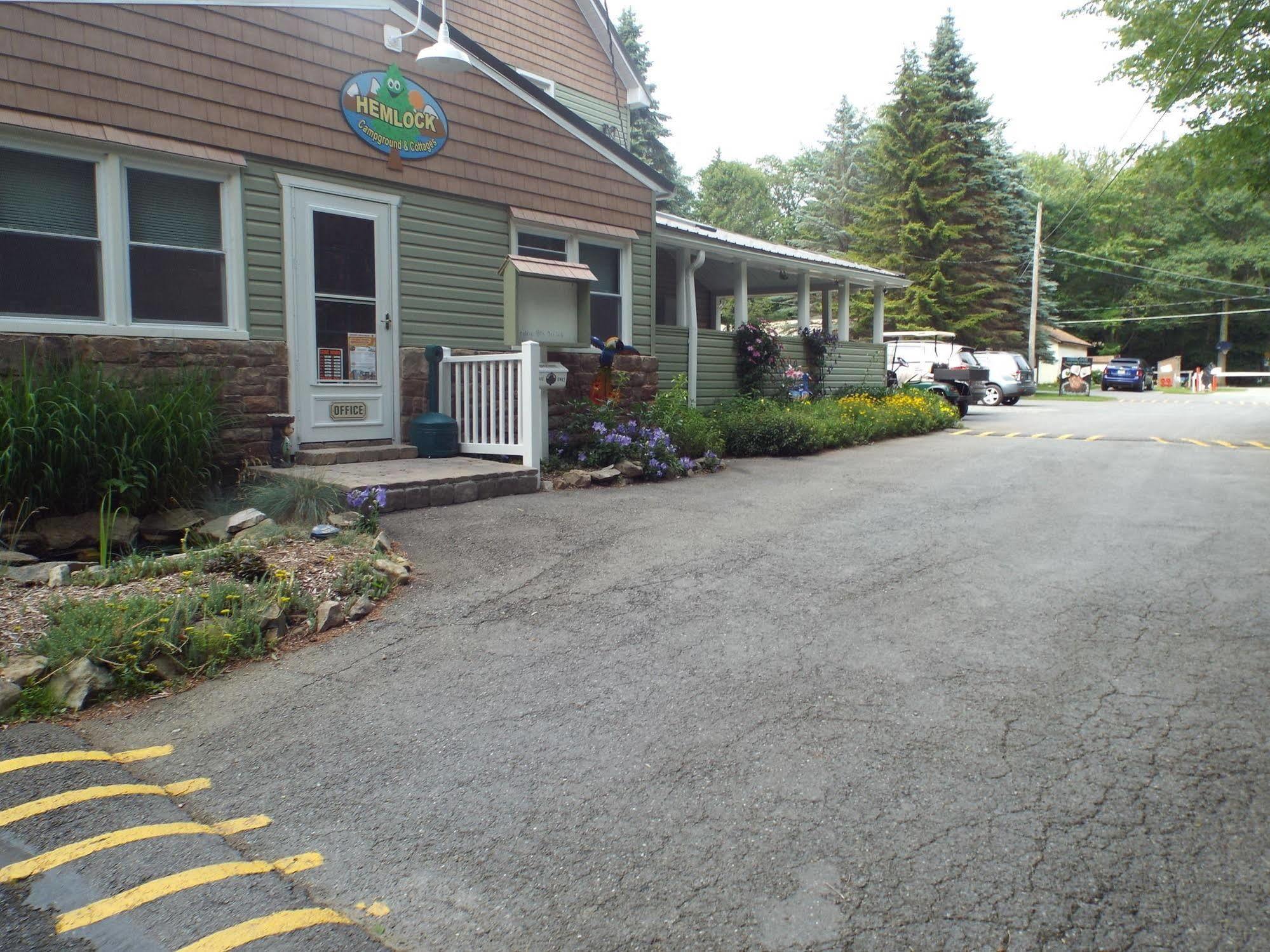 Hemlock Campground And Cottages Mount Pocono Exterior photo